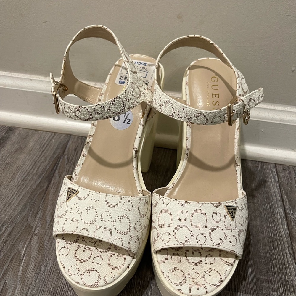 GUESS Women's Cream Sandals